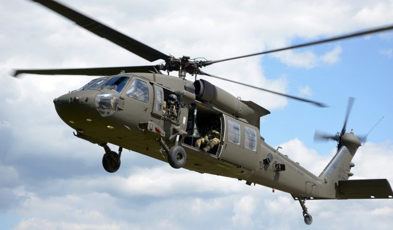 Modelo do Helicóptero H-60M Black Hawk que colidiu com avião na noite de quarta-feira (29) nos EUA. • Reprodução Sikorsky Aircraft