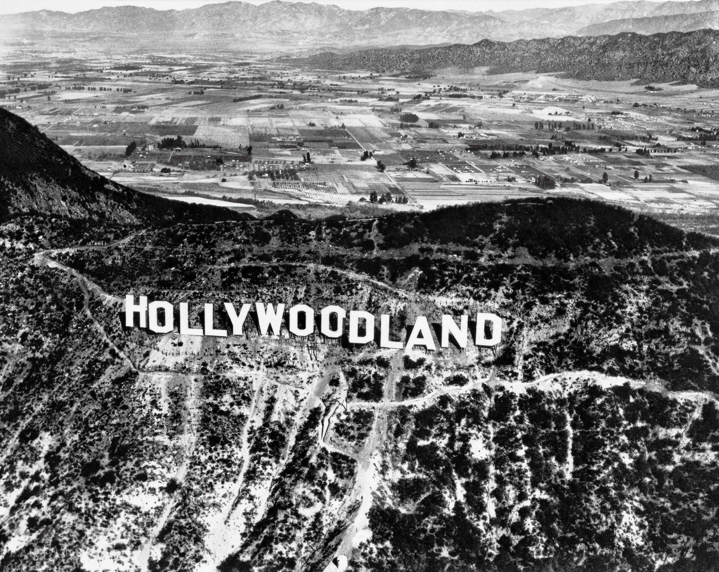 Inicialmente, o letreiro era conhecido como "Hollywoodland" • Reprodução/Hollywood Chamber of Commerce