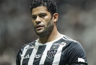 Atlético-MG confirma lesão muscular de Hulk