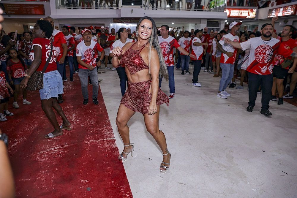 Viviane Araújo e rainha de bateria do Salgueiro • Anderson Bordê / AgNews