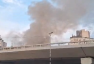 Edifício comercial pega fogo no centro de São Paulo