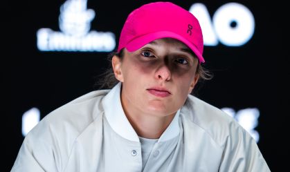 "Sou jovem": Swiatek se mostra otimista após eliminação no Australian Open