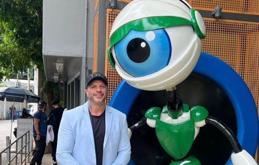 Bambam durante visita aos Estúdios Globo • Divulgação