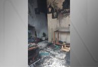 Casal incendeia casa de vizinhos após briga por causa de gato; mulher morreu