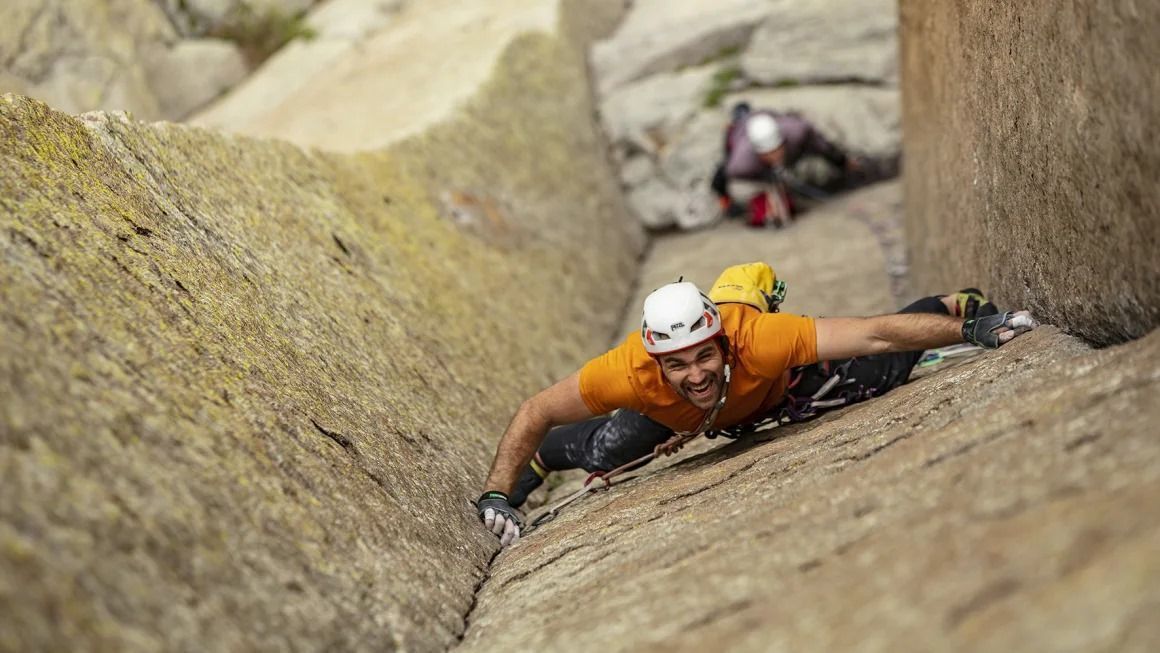 Alpinista cego Jesse Dufton escala a parede El Matador, de 150m