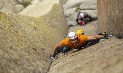 Como um alpinista cego fez história escalando parede rochosa de 150 metros