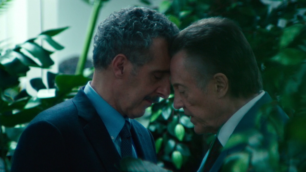 Irving e Burt vivem romance em um dos planos de "Ruptura" • Reprodução