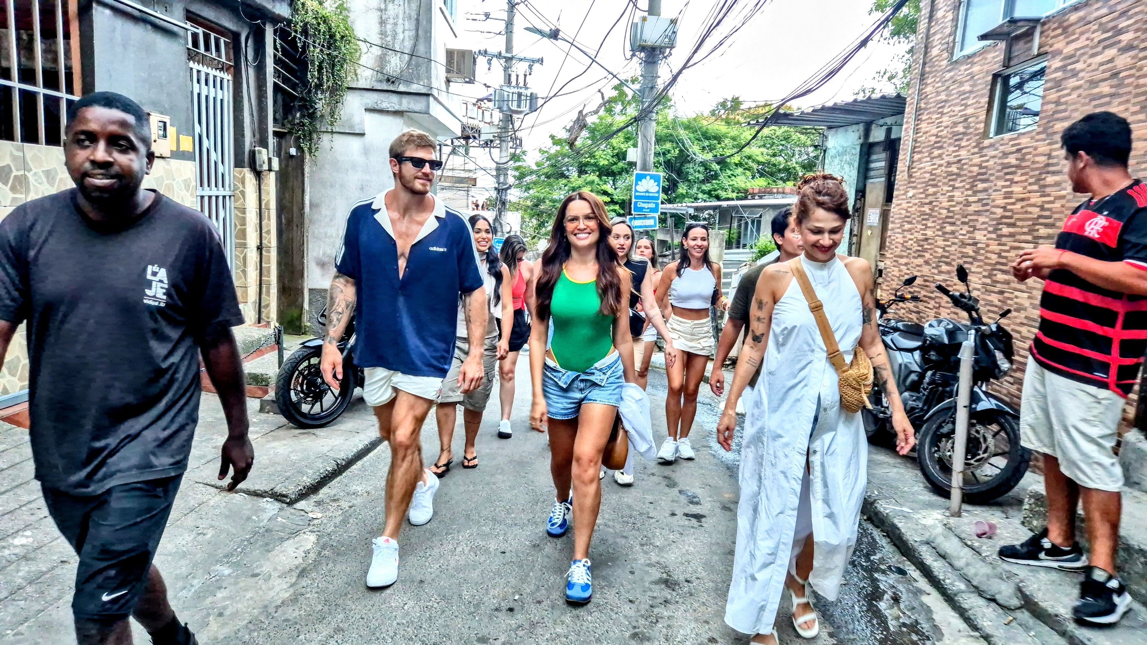 Juliette sobe o Vidigal, no Rio de Janeiro, ao lado do noivo • Dan Delmiro / AgNews