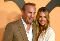 Ex-esposa de Kevin Costner fica noiva do antigo vizinho