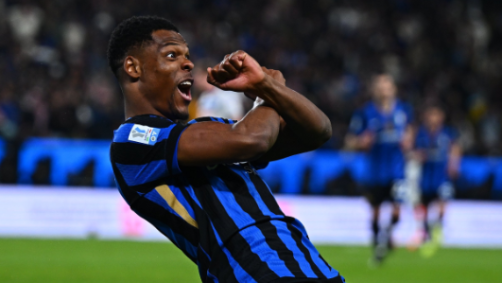 Lautáro Martinez e Dumfries comemoram gol da Inter