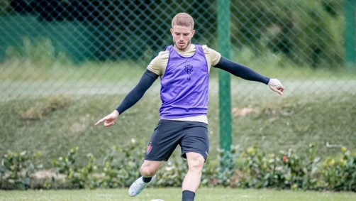 Léo Naldi, volante do Vitória