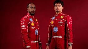 Lewis Hamilton e Leclerc com o uniforme da Ferrari