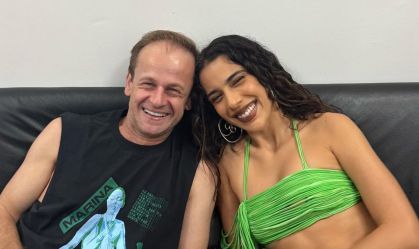 Juliano Floss mostra encontro do pai com Marina Sena: "Minhas vidas"