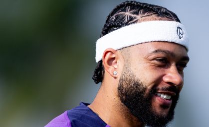 Memphis Depay em treino no CT do Corinthians