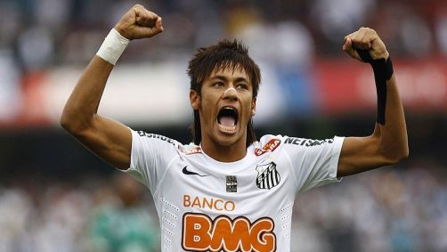 Neymar comemora durante partida do Santos