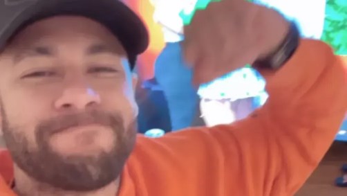 Neymar comemora vitória do Brasil na semifinal da Kings League