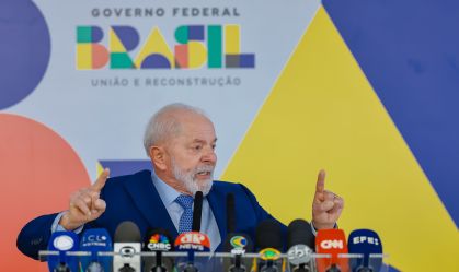 Lula nega culpa por aumento do diesel: “Quem autoriza é a Petrobras”