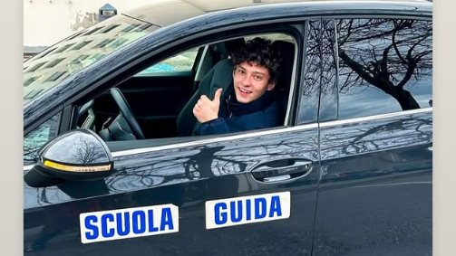 Piloto tira carteira de motorista antes de estreia na Fórmula 1