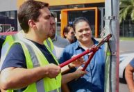Prefeito corta fios e encerra fiscalização de velocidade no interior de SP