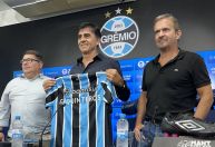 Quinteros é apresentado no Grêmio e aponta contratações para o elenco