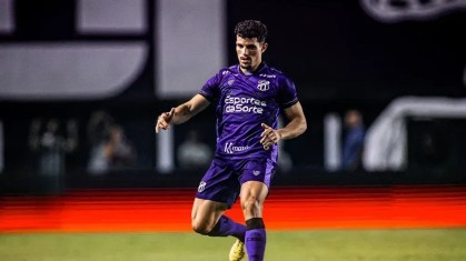 Rafael Ramos em ação pelo Ceará contra o Santos pela Série B