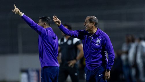 Ramón e Emiliano Díaz durante duelo entre Ponte Preta e Corinthians