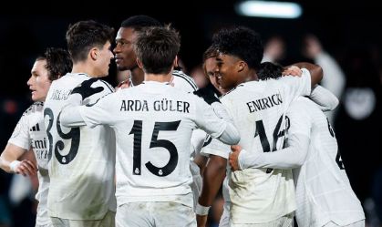 Endrick comemora um dos gols da goleada do Real Madrid