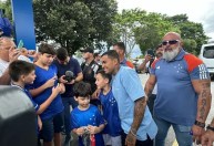 Dudu é ovacionado por torcedores do Cruzeiro em chegada à Toca da Raposa II