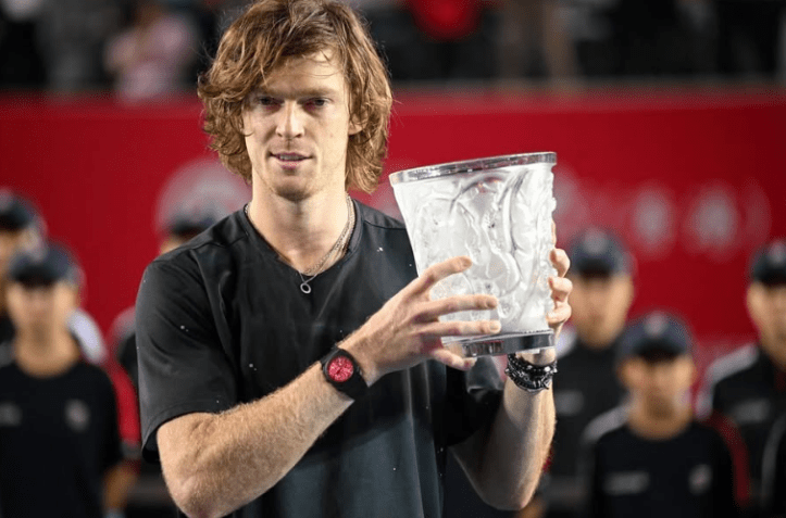 Rublev após torneio de Hong Kong • Reprodução/Instagram/@andreyrublev
