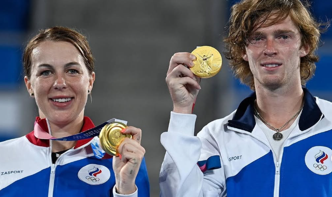 Rublev venceu ouro nas duplas mistas em Tóquio • Reprodução/Instagram/@andreyrublev