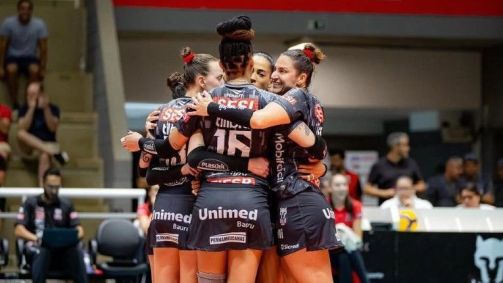 Bauru durante partida da Superliga Feminina de Vôlei