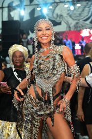 Sabrina Sato no ensaio da Gaviões da Fiel