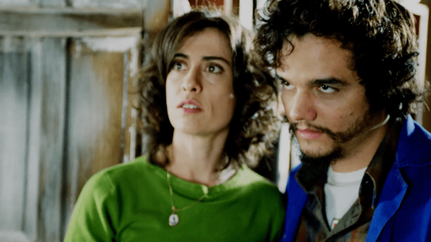 Fernanda Torres e Wagner Moura em "Saneamento Básico" • Reprodução