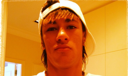 Selfie de Neymar postada em 2012