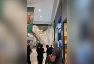 Parte de teto de shopping desaba em SP; veja vídeo