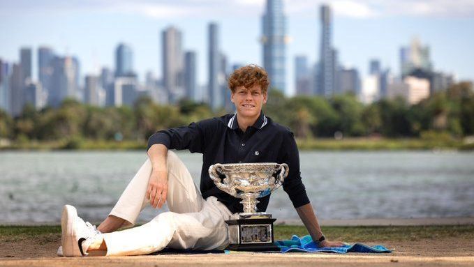 Jannik Sinner celebra bicampeonato consecutivo no Australian Open