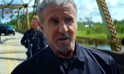 IA recriou a voz do dublador francês de Stallone, e a filha dele desaprovou