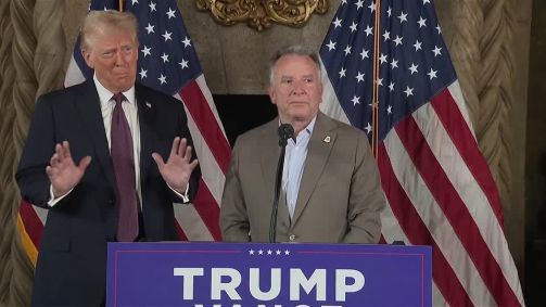 Donald Trump e Steve Witkoff em Mar-a-Lago nesta terça (7).