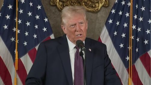 Presidente eleito dos Estados Unidos, Donald Trump, em Mar-a-Lago nesta terça (7).