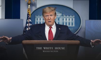 62% dos americanos são contra congelamento de gastos de Trump, diz pesquisa