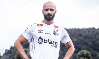 Santos segura atacante após sondagens do Athletico-PR e clubes da Série A