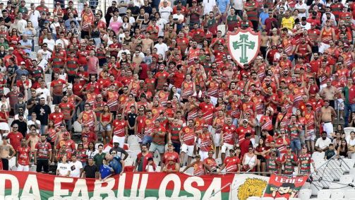 Torcida da Portuguesa de visitante na Neo Química Arena