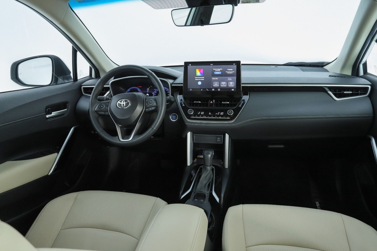 Toyota Corolla Cross XRX Hybrid 2026: nova multimídia e preço mais caro • Divulgação