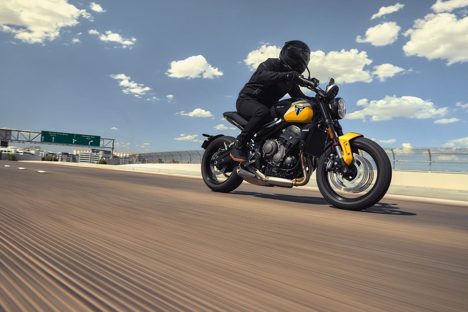 Triumph Trident 660 chega ao Brasil por R$ 51 mil