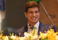 João Campos diz que Brasil busca “retorno do crescimento econômico responsável”