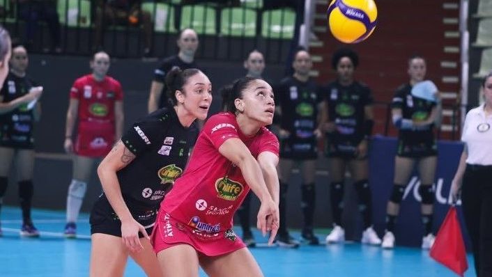 Unilife Maringá em partida da Superliga Feminina