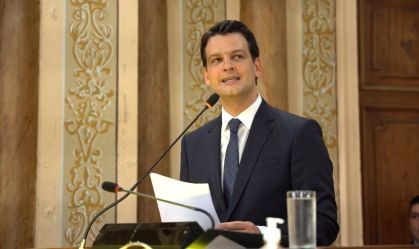 Eduardo Pimentel durante a cerimônia de posse em Curitiba