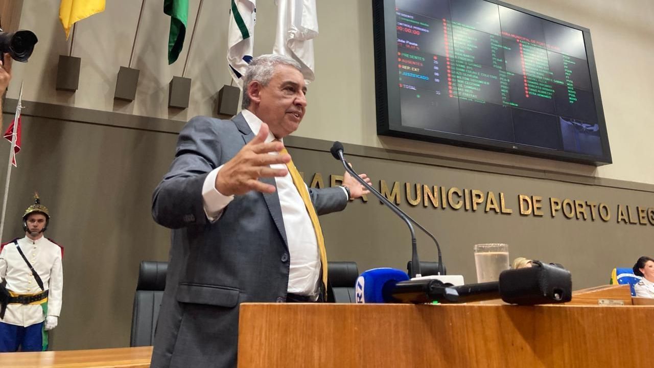 Sebastião Melo durante cerimônia de posse na Câmara Municipal de Porto Alegre