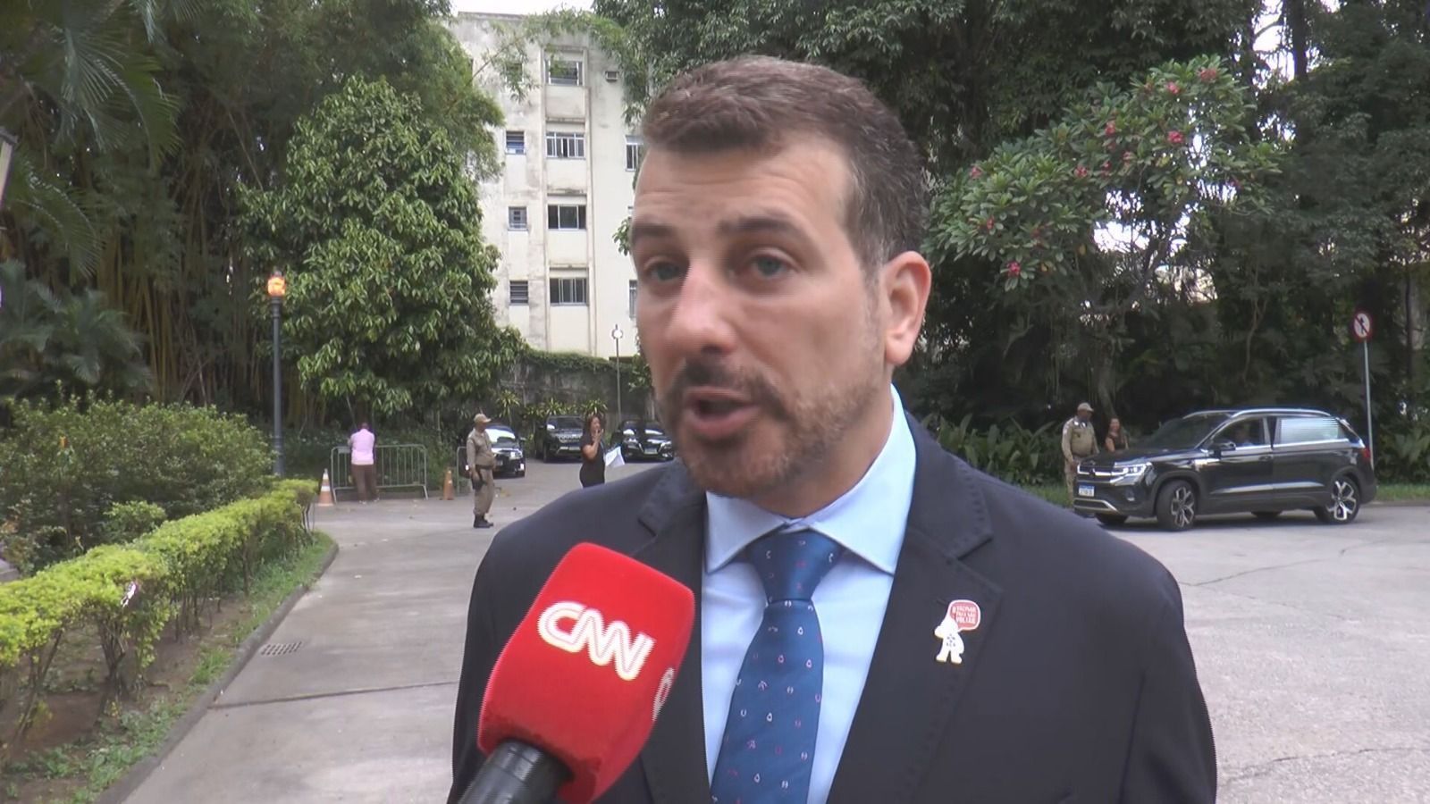 Secretário Municipal de Saúde, Daniel Soranz fala com equipe da CNN