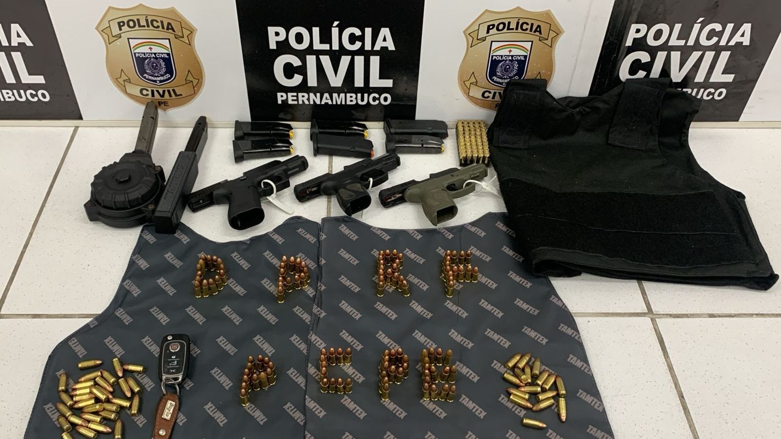 Armas apreendidas na casa do homem apontado como líder da quadrilha